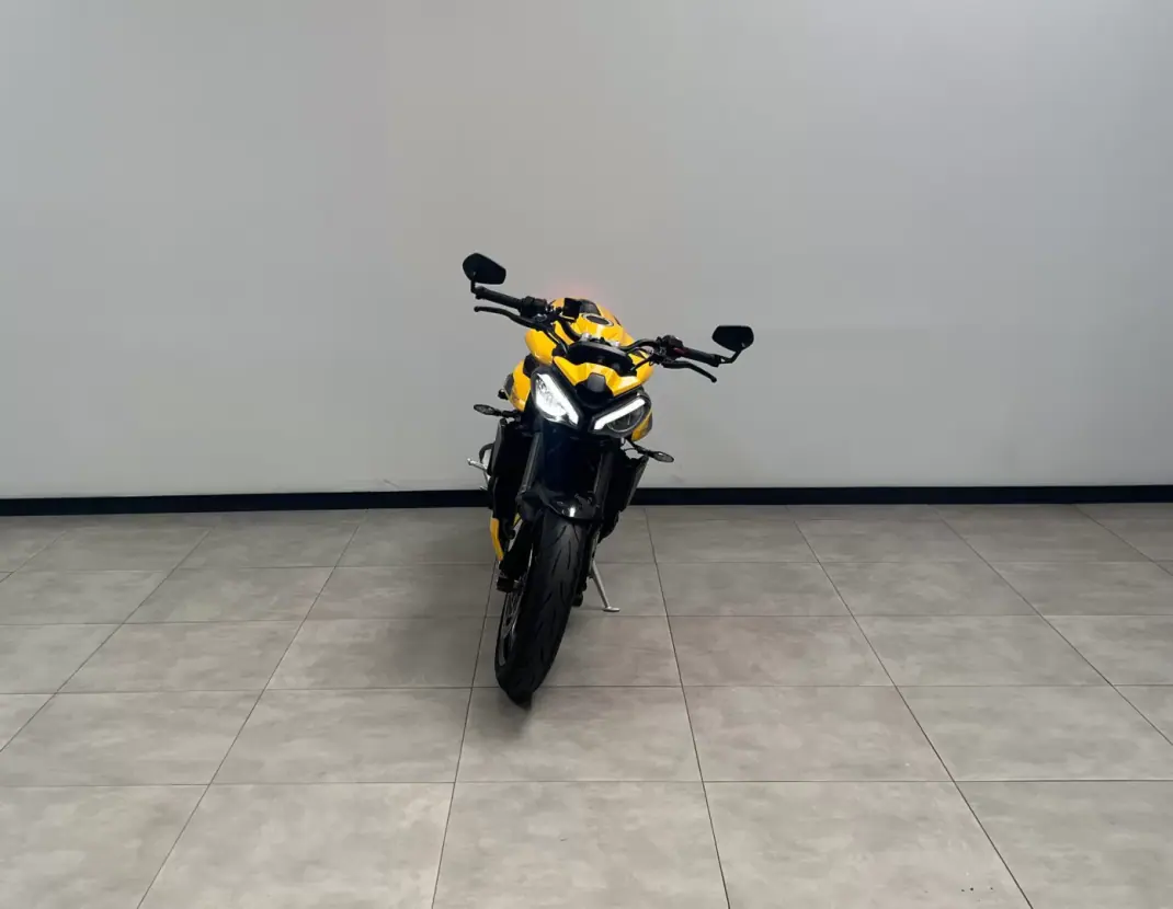 Triumph Street Triple 2024 - 9900 EUR, 24000 km - 24000km - foto 2 de 15