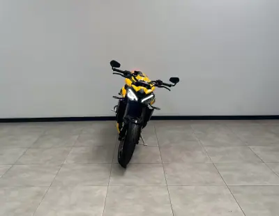 Triumph Street Triple 2024 - 9900 EUR, 24000 km - 24000km - foto 2 de 15