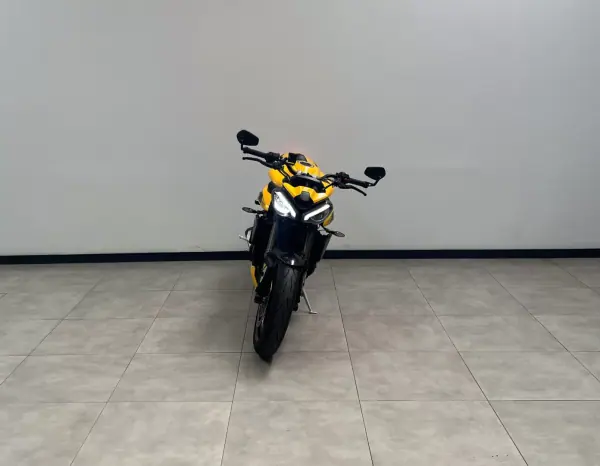 Triumph Street Triple 765 RS 2024 Gasolina — 24 000 km · Viana do Castelo Triumph Street Triple 765 RS 2024 Gasolina