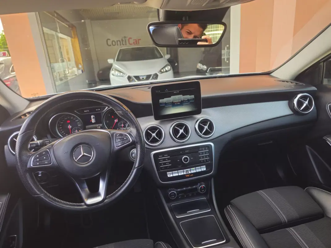 Mercedes-Benz GLA 200 2018 - 26990 EUR, 102000 km - AUTO.MOTO.pt - 102000km - foto 9 de 15