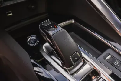 Peugeot 5008 2021 - 24000 EUR, 128300 km - AUTO.MOTO.pt - 128300km - foto 18 de 23