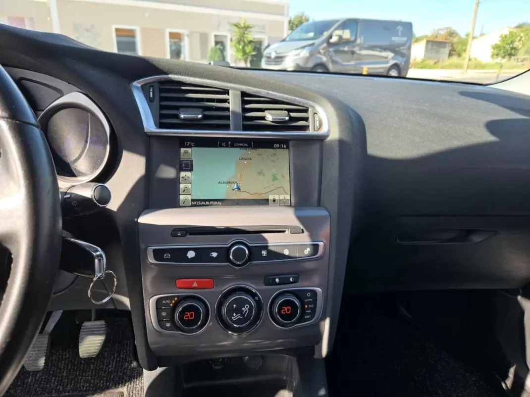 Citroën C4 2017 - 9950 EUR, 141760 km - AUTO.MOTO.pt - 141760km - foto 8 de 10