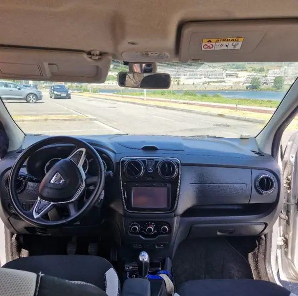 Dacia Lodgy 2017 - 10000 EUR, 44500 km - AUTO.MOTO.pt - 44500km - foto 12 de 18