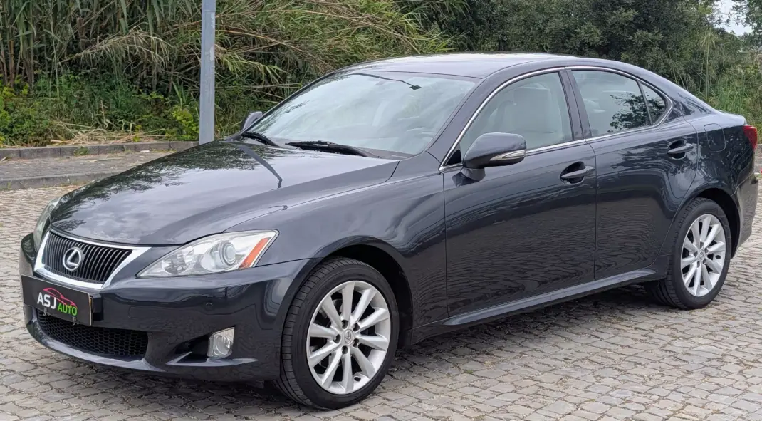 Lexus IS 220 2009 - 8500 EUR, 204441 km - AUTO.MOTO.pt - 204441km - foto 2 de 26