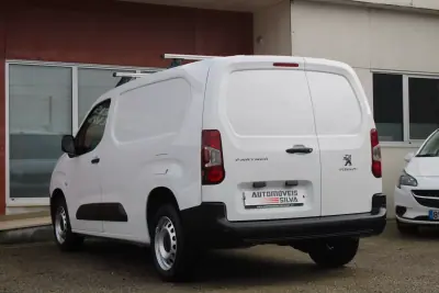 Peugeot Partner 1.5 BlueHDI Longa c/Barras Tejadilho 2021 - 13990 EUR, 181000 km - AUTO.MOTO.pt - 181000km - foto 9 de 19