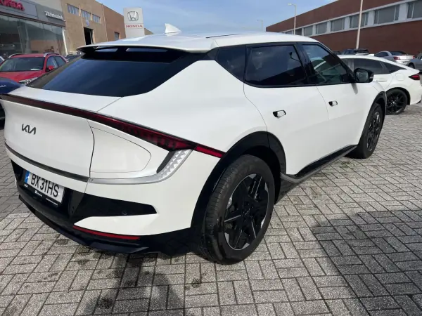 Kia EV6 2025 - 44900 EUR, 4400 km - AUTO.MOTO.pt - 4400km - foto 6 de 21