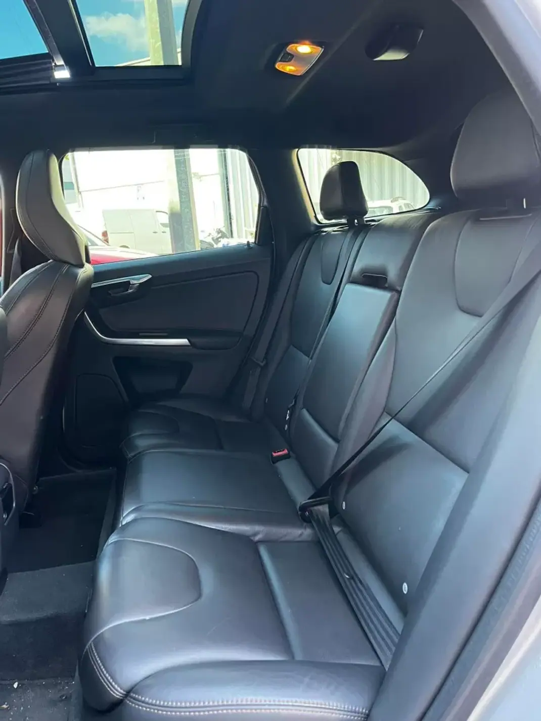 Volvo XC 60 2016 - 22900 EUR, 182664 km - AUTO.MOTO.pt - 182664km - foto 15 de 18