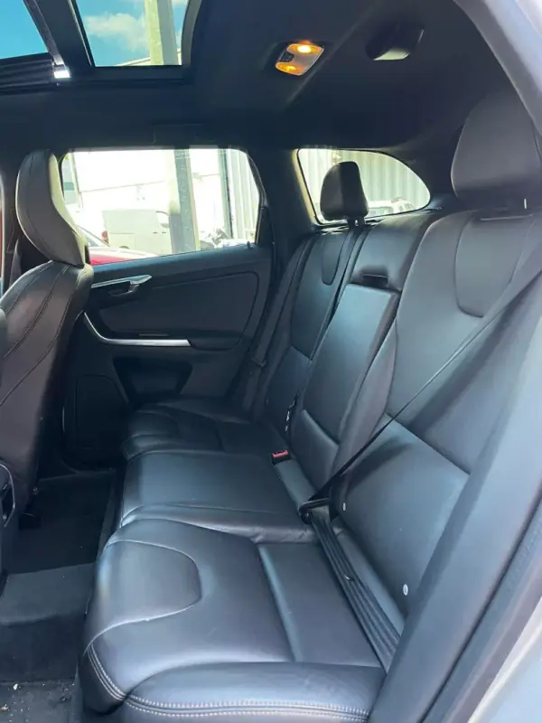 Volvo XC 60 2016 - 22900 EUR, 182664 km - AUTO.MOTO.pt - 182664km - foto 15 de 18