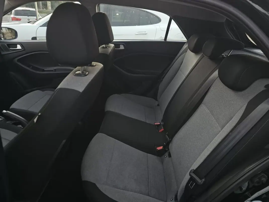 Hyundai i20 2015 - 8500 EUR, 100074 km - AUTO.MOTO.pt - 100074km - foto 7 de 8