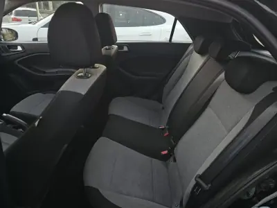 Hyundai i20 2015 - 8500 EUR, 100074 km - AUTO.MOTO.pt - 100074km - foto 7 de 8