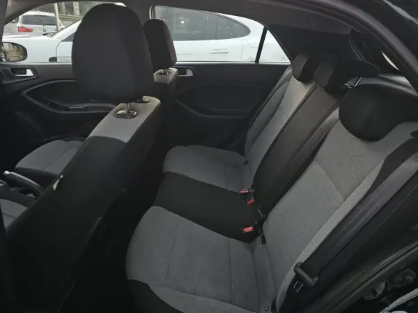 Hyundai i20 2015 - 8500 EUR, 100074 km - AUTO.MOTO.pt - 100074km - foto 7 de 8