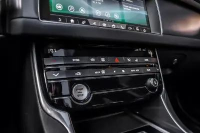 Jaguar XF Sportbrake 2019 - 23990 EUR, 147458 km - AUTO.MOTO.pt - 147458km - foto 23 de 45