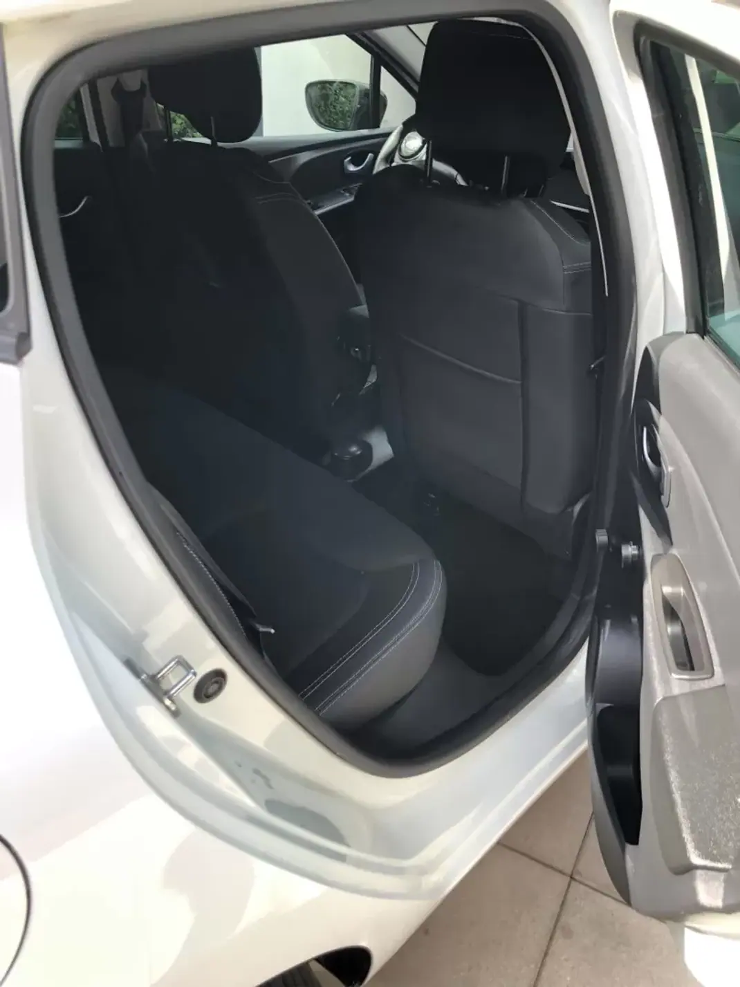 Renault Clio 2017 - 8900 EUR, 137000 km - 137000km - foto 19 de 27