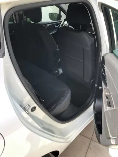 Renault Clio 2017 - 8900 EUR, 137000 km - 137000km - foto 19 de 27