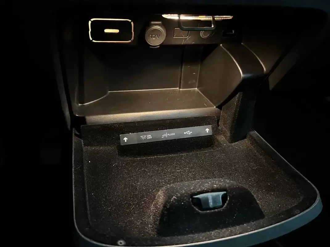 Citroën Grand C4 Spacetourer 2020 - 15900 EUR, 152000 km - AUTO.MOTO.pt - 152000km - foto 25 de 27