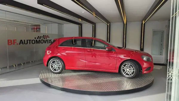 Mercedes-Benz A 160 2015 - 12900 EUR, 208637 km - AUTO.MOTO.pt - 208637km - foto 8 de 53