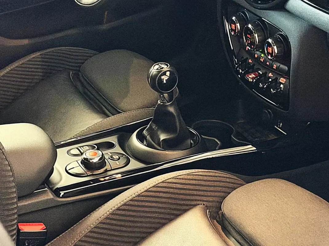 MINI Clubman 2019 - 18500 EUR, 43000 km - 43000km - foto 32 de 35