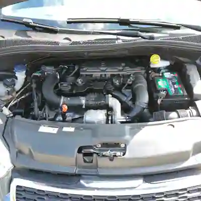 Peugeot 208 2014 - 6500 EUR, 255000 km - AUTO.MOTO.pt - 255000km - foto 6 de 11