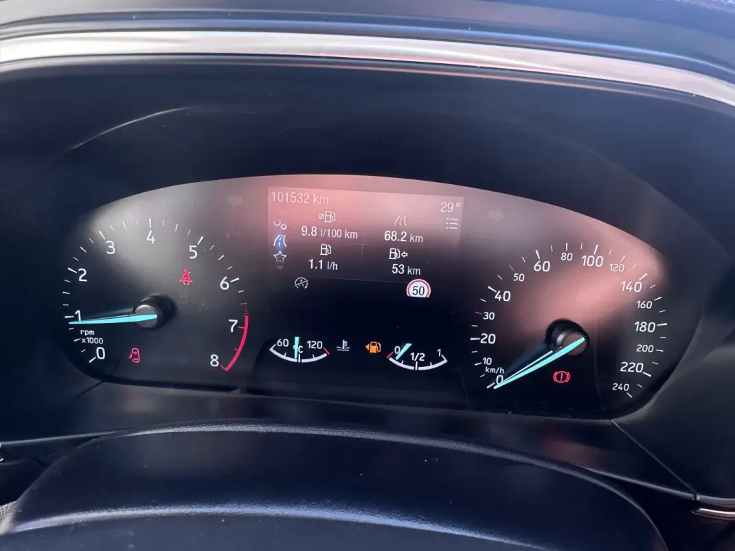 Ford Focus 2018 - 10900 EUR, 100000 km - AUTO.MOTO.pt - 100000km - foto 14 de 35