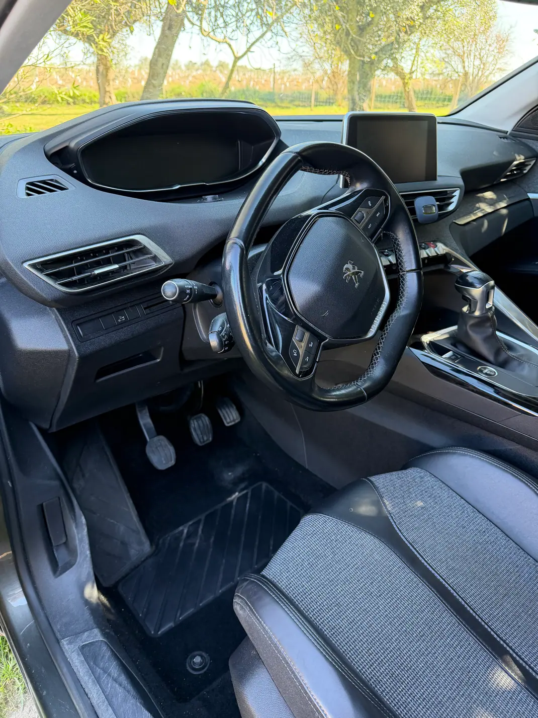 Peugeot 3008 2018 - 15000 EUR, 230000 km - AUTO.MOTO.pt - 230000km - foto 9 de 10