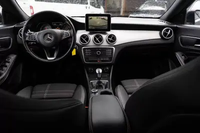 Mercedes-Benz CLA 180 2015 - 15900 EUR, 158000 km - AUTO.MOTO.pt - 158000km - foto 12 de 26