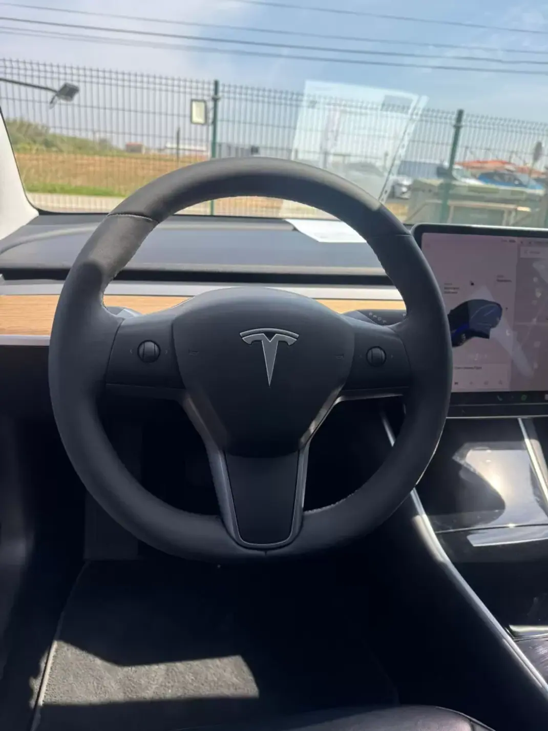 Tesla Model 3 2019 - 25030 EUR, 171000 km - AUTO.MOTO.pt - 171000km - foto 12 de 22