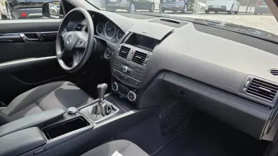 Mercedes-Benz C 200 2011 - 13890 EUR, 240000 km - AUTO.MOTO.pt - 240000km - foto 13 de 19