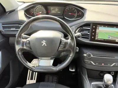 Peugeot 308 SW 2015 - 9900 EUR, 107000 km - AUTO.MOTO.pt - 107000km - foto 19 de 29