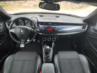 Alfa Romeo Giulietta 2011 - 8490 EUR, 155565 km - AUTO.MOTO.pt - 155565km - foto 11 de 19