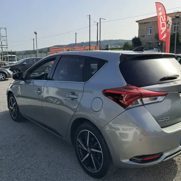 Toyota Auris 2018 - 14990 EUR, 120000 km - AUTO.MOTO.pt - 120000km - foto 4 de 13