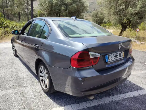 BMW 320 2006 - 8500 EUR, 361924 km - AUTO.MOTO.pt - 361924km - foto 4 de 9