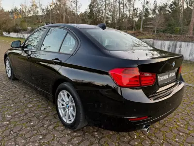 BMW 318 2013 - 15900 EUR, 177000 km - AUTO.MOTO.pt - 177000km - foto 13 de 17