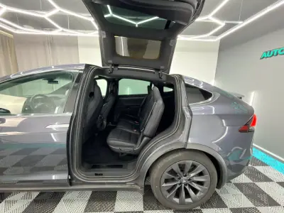 Tesla Model X 2018 - 31999 EUR, 151000 km - AUTO.MOTO.pt - 151000km - foto 10 de 23