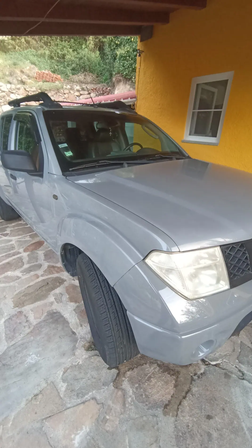 Nissan Navara 2005 - 13000 EUR, 293000 km - AUTO.MOTO.pt - 293000km - foto 1 de 14