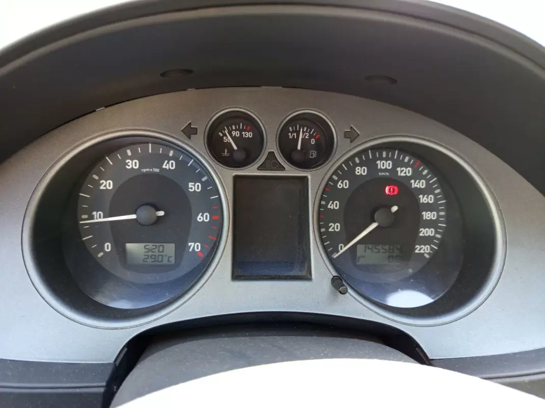 SEAT Ibiza 2006 - 4990 EUR, 144800 km - AUTO.MOTO.pt - 144800km - foto 10 de 10