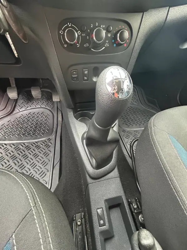 Dacia Sandero 2015 - 8500 EUR, 58577 km - 58577km - foto 13 de 19