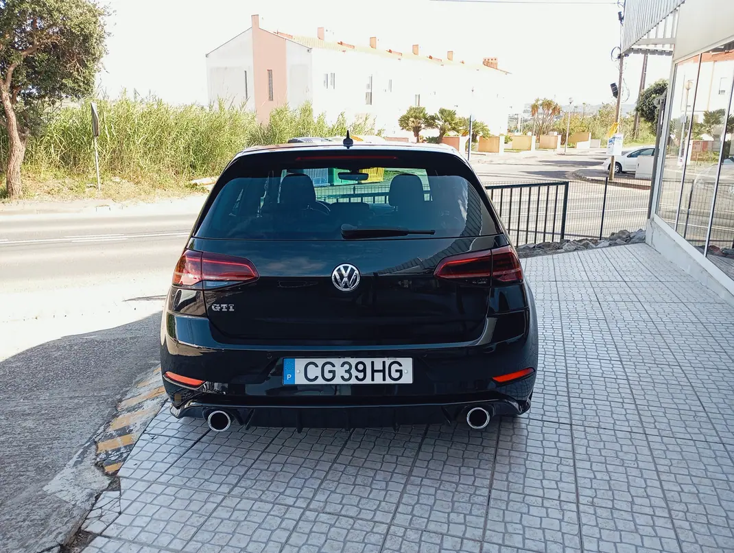 Volkswagen Golf 2017 - 25999 EUR, 178297 km - AUTO.MOTO.pt - 178297km - foto 2 de 11
