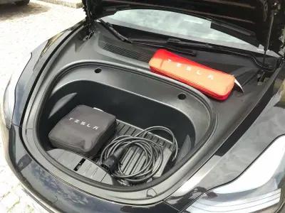 Tesla Model 3 2022 - 32490 EUR, 88297 km - AUTO.MOTO.pt - 88297km - foto 8 de 19