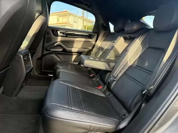 Porsche Cayenne Coupé 2021 - 64999 EUR, 119000 km - AUTO.MOTO.pt - 119000km - foto 15 de 37