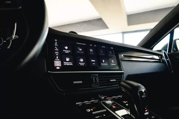 Porsche Cayenne Coupé 2019 - 62900 EUR, 253000 km - AUTO.MOTO.pt - 253000km - foto 27 de 40