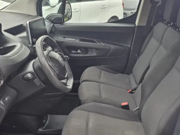 Peugeot Partner 3 lugares Longa 2021 - 10999 EUR, 140000 km - AUTO.MOTO.pt - 140000km - foto 8 de 14