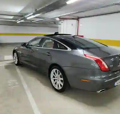 Jaguar XJ 2015 - 24999 EUR, 116000 km - AUTO.MOTO.pt - 116000km - foto 2 de 10