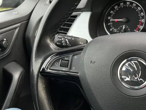 Skoda Fabia 2015 - 8900 EUR, 187000 km - AUTO.MOTO.pt - 187000km - foto 19 de 22