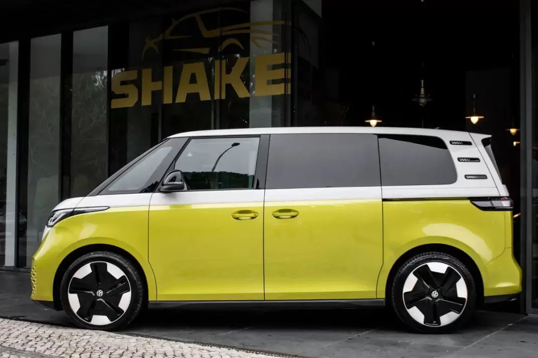 Volkswagen ID.Buzz 2023 - 44500 EUR, 27980 km - AUTO.MOTO.pt - 27980km - foto 2 de 42