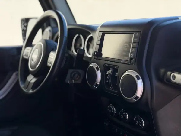 Jeep Wrangler Unlimited 2018 - 49900 EUR, 70780 km - 70780km - foto 8 de 16