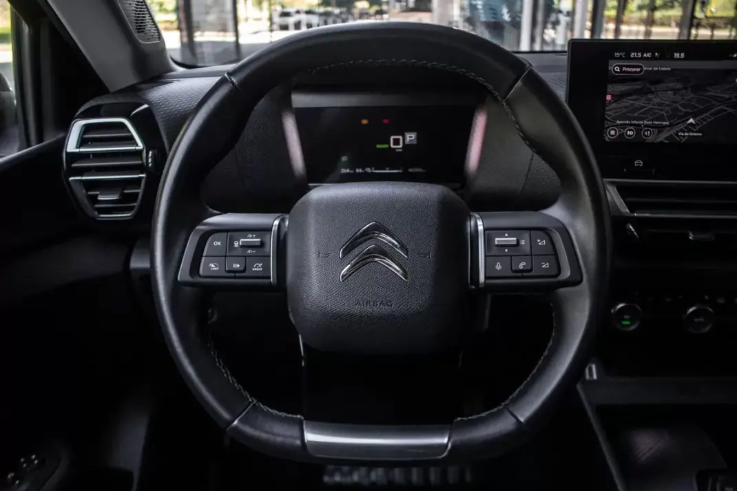 Citroën e-C4 X 2024 - 22450 EUR, 46584 km - AUTO.MOTO.pt - 46584km - foto 11 de 39