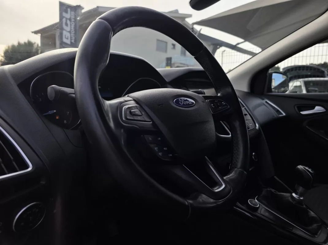 Ford Focus 2015 - 10990 EUR, 105000 km - AUTO.MOTO.pt - 105000km - foto 17 de 32