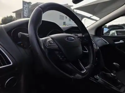Ford Focus 2015 - 10990 EUR, 105000 km - AUTO.MOTO.pt - 105000km - foto 17 de 32