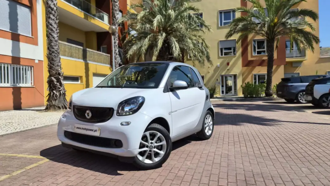 Smart ForTwo Coupé 2017 - 12480 EUR, 45000 km - 45000km - foto 6 de 7