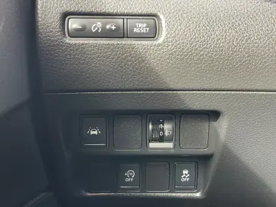 Nissan Qashqai 2017 - 13700 EUR, 243000 km - AUTO.MOTO.pt - 243000km - foto 26 de 28